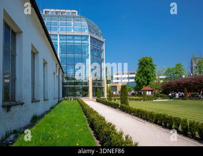 Vista dell'edificio della serra presso il Giardino Botanico dell'Università Jagellonica a Cracovia, Polonia. Foto Stock