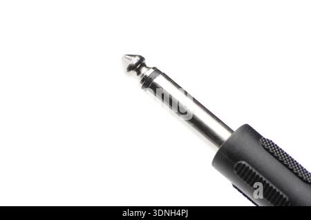 Cavo audio con connettori jack XLR e TRS per microfoni e apparecchiature audio professionali su sfondo bianco isolato Foto Stock