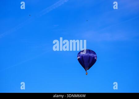 Mongolfiera in cielo Foto Stock