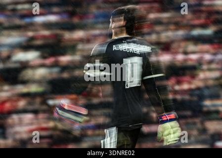 Il portiere del Liverpool Alisson Becker durante la partita di Premier League Sunderland vs Liverpool allo Stadium of Light di Sunderland, Regno Unito, l'11 febbraio 2026 (foto di Alfie Cosgrove/News Images) Foto Stock