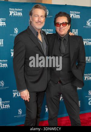 SANTA BARBARA, CALIFORNIA, STATI UNITI, 11 FEBBRAIO. 2026 John Corbett e il direttore esecutivo della SBIFF roger Durling conversano al 41° Santa Barbara International Film Festival: Montecito Award tenutosi all'Arlington Theatre di Santa Barbara, California l'11 febbraio 2026. Crediti: Carla Van Wagoner/Alamy Live News Foto Stock