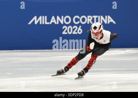 Milano, Lombardia, Italia. 12 febbraio 2026. FLORENCE BRUNELLE del Canada nelle semifinali femminili 500m dello Short Track Speed Skating ai Giochi Olimpici invernali 2026 di Milano Cortina. (Credit Image: © Mickael Chavet/ZUMA Press Wire) SOLO PER USO EDITORIALE! Non per USO commerciale! Foto Stock