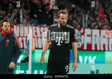 Calcio, Bundesliga, 1.FC Köln - FC Bayern München, Harry Kane (#9 - FC Bayern München) Foto Stock