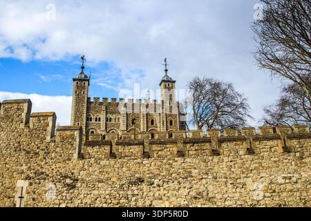 La Torre di Londra è uno storico castello situato nel centro di Londra Foto Stock