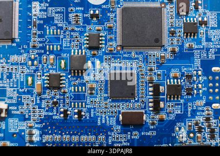 Primo piano dei componenti della scheda madre del computer, vista dall'alto Foto Stock