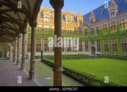 Anversa, Belgio - 28 Aprile 2019 - L'Università di Anversa (Universiteit Antwerpen) è una delle principali università belghe che si trova nella città di Foto Stock