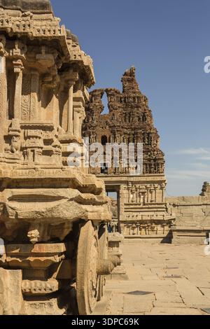 Indiano turistico punto di riferimento fra le antiche rovine di Hampi. Hampi Bazaar, Hampi, Karnataka, India Foto Stock