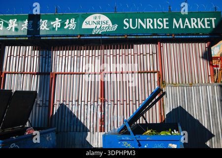 Lo storico Sunrise Market di East Vancouver, British Columbia. Foto Stock