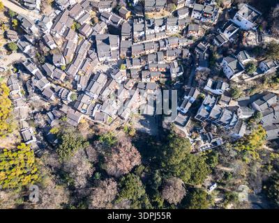 Huangling, Cina: Vista aerea dall'alto della splendida terrazza e dell'antico villaggio di Huangling nella campagna di Wuyuan in Cina Foto Stock