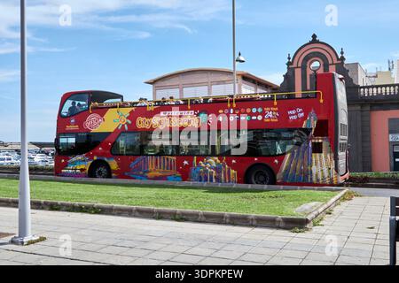 tour in autobus scoperto a due piani tour citysightseeing tour guidato ufficiale in plaza del guiniguada las palmas de gran canaria, isole canarie Foto Stock