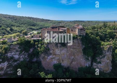 Villaggio storico e medievale di Bruniquel nel sud della Francia Foto Stock