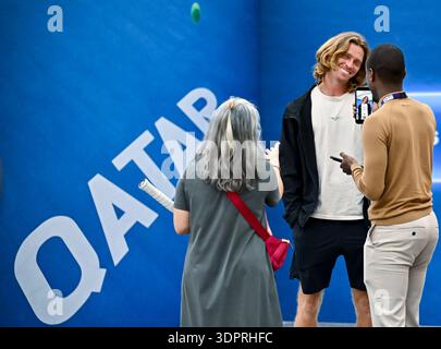 Doha, Qatar. 14 febbraio 2026. Andrey Rublev della Russia partecipa a un evento mediatico in vista del Qatar ExxonMobil Open 2026 presso il Khalifa International Tennis Complex, con il torneo che si svolgerà dal 16 al 21 febbraio. Credito: SOPA Images Limited/Alamy Live News Foto Stock