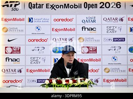 Doha, Qatar. 14 febbraio 2026. Jannik Sinner d'Italia parla durante una conferenza stampa in vista del Qatar ExxonMobil Open 2026 presso il Khalifa International Tennis Complex. Il torneo si svolgerà dal 16 al 21 febbraio.? (Foto di Noushad Variyattiyakkal/SOPA Images/Sipa USA) credito: SIPA USA/Alamy Live News Foto Stock