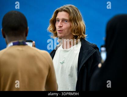 Doha, Qatar. 14 febbraio 2026. Andrey Rublev della Russia partecipa a un evento mediatico in vista del Qatar ExxonMobil Open 2026 presso il Khalifa International Tennis Complex, con il torneo che si svolgerà dal 16 al 21 febbraio. (Foto di Noushad Variyattiyakkal/SOPA Images/Sipa USA) credito: SIPA USA/Alamy Live News Foto Stock