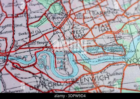Mappa del Regno Unito dei primi anni '1970. East End di Londra con aree docklands non sviluppate. L'aeroporto di London City sarebbe stato costruito sui Royal Docks Foto Stock