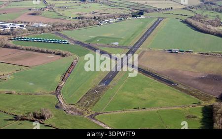 Veduta aerea del Tatenhill Airfield che guarda dalla pista 08, Tatenhill Staffordshire. Precedentemente RAF Tatenhill. Foto Stock