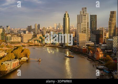Vista del Tamigi dalla cima della centrale elettrica di Battersea Foto Stock
