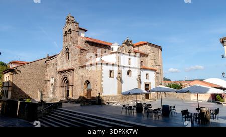 La Iglesia de San Antonio de Padova, conosciuta anche come Iglesia de los Padres Franciscanos, è una chiesa storica ad Aviles, Asturie, Spagna, che mostra bea Foto Stock