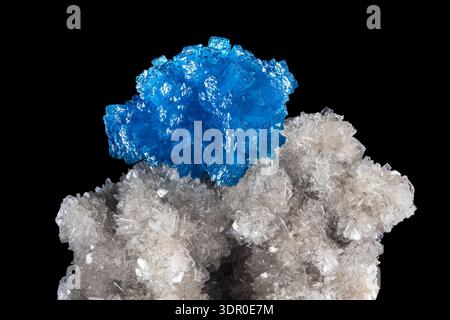 Cavansite su Micro Heulandite Matrix, Whagholi Mine, India Foto Stock