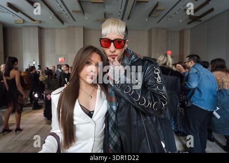 New York, New York - 16 febbraio 2026: Lo stilista Veejay Floresca presenta la collezione Autunno/Inverno 2026 (FW 26), intitolata "VJ Marissa", durante una presentazione esclusiva al Ritz-Carlton New York, Nomad. L'evento mette in mostra l'ultima moda e il design contemporaneo di Floresca all'interno dell'ambiente di lusso del quartiere Nomad. I modelli mostrano l'intricata maestria artigianale e l'estetica della nuova stagione per i professionisti del settore della moda, gli influencer e gli ospiti. Crediti: Howard Weiss/Alamy Live News Foto Stock