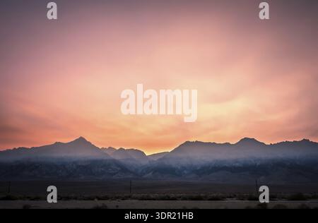 Lago Owens surreale al tramonto in California USA Foto Stock