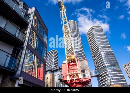 Sviluppo delle abitazioni di Poplar Dock Marina, Poplar, Tower Hamlets, Londra, Inghilterra, Regno Unito Foto Stock