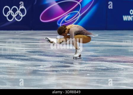 Milano, Lombardia, Italia. 17 febbraio 2026. Olga Mikutina (10) dell'Austria si esibisce durante il Figure Skating Women: Single Skating: Short Program al Milano MSK Competition Rink di MILANO, in Italia, durante le Olimpiadi invernali di Milano Cortina 2026. Olga Mikutina si piazza diciassettesima e si qualifica per la finale. (Credit Image: © Walter G. Arce/ZUMA Press Wire) SOLO PER USO EDITORIALE! Non per USO commerciale! Foto Stock