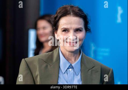 Juliette Binoche beim Photocall zum Wettbewerbs Films Queen at Sea auf der Berlinale 76. Internationale Filmfestspiele im Berlinale Palast AM 17.02.2026 a Berlino Berlino Germania *** Juliette Binoche al Photocall per il film di concorso Queen at Sea al Berlinale 76 International Film Festival al Berlinale Palast il 17 febbraio 2026 a Berlino Berlino Germania Foto Stock