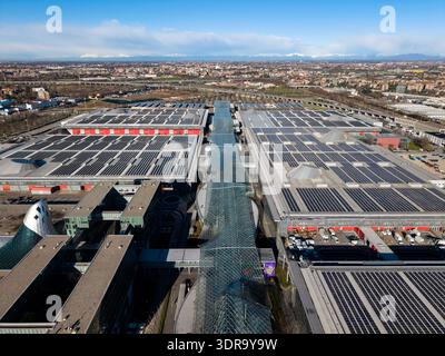 Milano, Lombardia, Italia. 17 febbraio 2026. Veduta aerea della Milano Rho Ice Hockey Arena e che ospita l'hockey su ghiaccio per le Olimpiadi invernali di Milano Cortina 2026 a Milano, Italia. (Credit Image: © Walter G. Arce/ZUMA Press Wire) SOLO PER USO EDITORIALE! Non per USO commerciale! Foto Stock