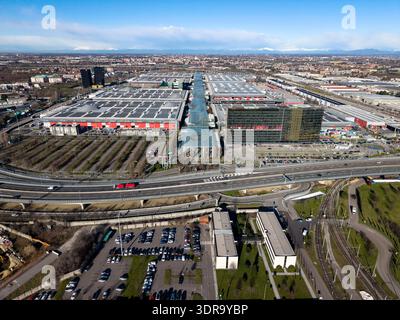 Milano, Lombardia, Italia. 17 febbraio 2026. Veduta aerea della Milano Rho Ice Hockey Arena e che ospita l'hockey su ghiaccio per le Olimpiadi invernali di Milano Cortina 2026 a Milano, Italia. (Credit Image: © Walter G. Arce/ZUMA Press Wire) SOLO PER USO EDITORIALE! Non per USO commerciale! Foto Stock
