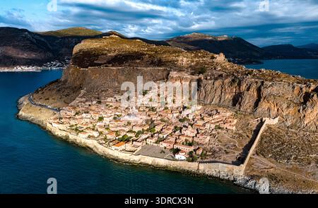 Vista aerea di Monemvasia, una città della Laconia, Grecia. Foto Stock