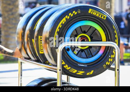 Pneumatici, pneu, pneumatici, pneus, Pirelli durante i test pre-stagionali di Formula 1 Aramco 2026 del Campionato del mondo FIA di Formula 1 2026 dal 18 al 20 febbraio 2026 sul circuito Internazionale del Bahrain, a Sakhir, in Bahrain Foto Stock