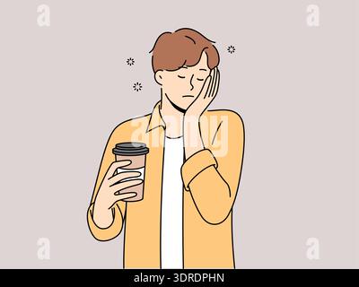 L'uomo assonnato con una tazza di caffè usa e getta si sente esausto e manca di forza a causa della mancanza di sonno Foto Stock