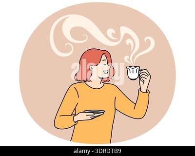 La donna beve caffè aromatico da una bella tazza e sorride gustando il gusto di una bevanda calda Foto Stock