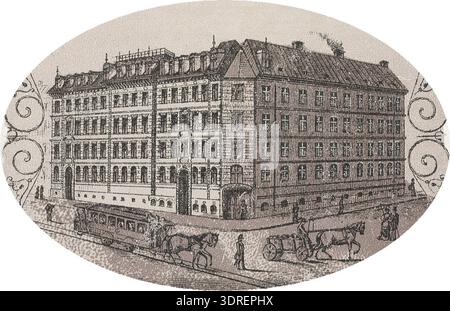 Sturegatan 22, situato all'incrocio con Linnégatan, è un edificio residenziale e commerciale risalente alla fine del XIX secolo, costruito tra il 1890 e il 1900 in Svezia. L'architettura riflette il tipico design urbano svedese degli anni '1800, caratterizzato da facciate in mattoni, grandi finestre ed elementi decorativi del periodo. La strada fa parte dell'area urbana di Stoccolma, conosciuta per la sua struttura storica della città e gli edifici conservati. La struttura rappresenta la pianificazione urbana scandinava del tardo XIX secolo e la costruzione residenziale. Foto Stock