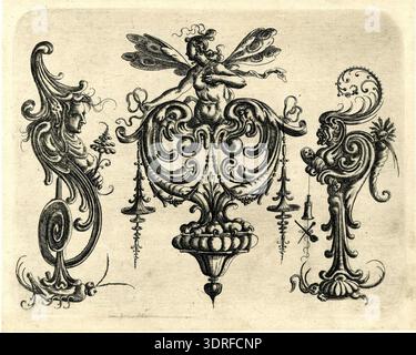 Incisione del 1610 di Christoph Jamnitzer, pubblicata a Norimberga come illustrazione del "New Grotteßken Buch". Il design presenta una composizione grottesca con una figura femminile con ali a farfalla adagiate su una struttura auricolare a forma di cuore. A sinistra appare una testa femminile su un corpo tiepido e a destra una sfinge con una forma simile. La disposizione ornamentale riflette il design grottesco tedesco dell'inizio del XVII secolo e la stampa decorativa. Foto Stock