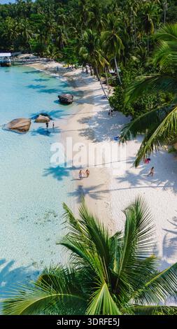 Splendida vista aerea della spiaggia dell'isola di Koh Kood, Thailandia, vi aspetta Un vero paradiso tropicale Foto Stock