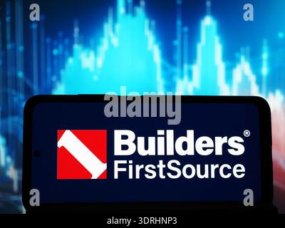 Germania. 18 febbraio 2026. In questa illustrazione fotografica, il logo Builders FirstSource, Inc. Visualizzato su uno smartphone. (Credit Image: © Igor Golovniov/SOPA Images via ZUMA Press Wire) SOLO PER USO EDITORIALE! Non per USO commerciale! Foto Stock