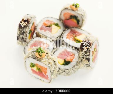 Collage di sushi Roll composto da vari ingredienti e texture da un set di sushi Foto Stock