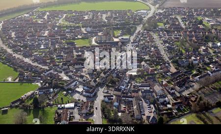 Vista aerea del villaggio di South Milford vicino a Sherburn a Elmet, Yorkshire, questa vista dal nord guardando verso sud Foto Stock