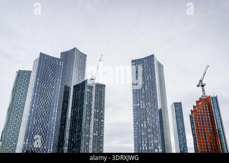 Nal Editorial Description ​Caption: Le alte torri residenziali di Deansgate Square, compresa la South Tower di 201 metri, dominano Manchester Foto Stock