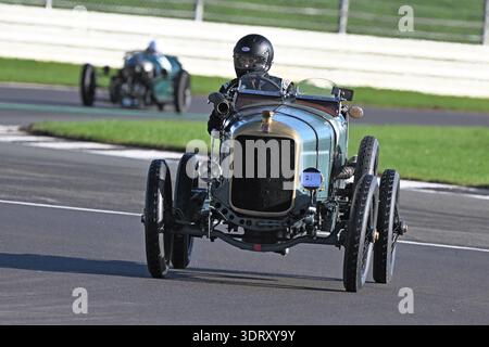 Andrew Howe-Davies, Straker Squire TT Racer, 2026 ha visto la 70a corsa del Trofeo Pomeroy, è iniziato nel 1952, presenta auto di tutte le età e.. Foto Stock
