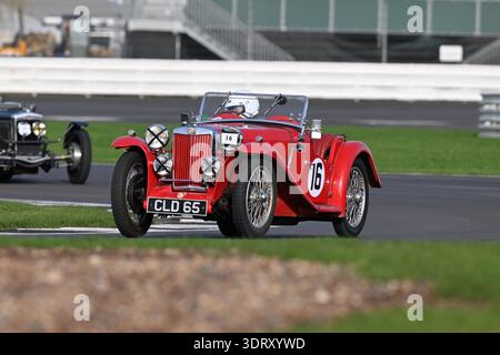La signora Dee Searle, MG PB, 2026 ha visto la 70a corsa del Trofeo Pomeroy, è iniziata nel 1952, presenta auto di ogni epoca e tipo, è il Vintag Foto Stock