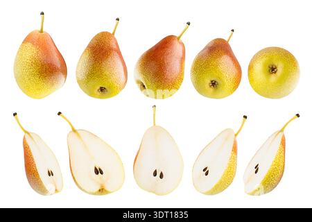 Gruppo di pere bartlett gialle fresche e luminose con il lato rosso macchiato, primo piano, isolate. Intero, fette da lati diversi, riprese in studio. Perfetto per lui Foto Stock