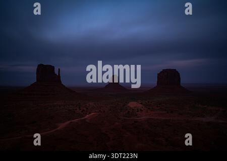 Lunga esposizione all'ultima luce alla Monument Valley Foto Stock