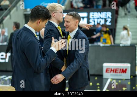 Kheeryoung Rhee (MHP RIESEN Ludwigsburg, Co-Coach), Johs Andersen (MHP RIESEN Ludwigsburg, Co-Coach), Mikko Riipinen (MHP RIESEN Ludwigsburg, Head-Coach), GER, MHP Riesen vs. Syntainics MBC Weissenfels, Basketball Bundesliga, easycredit BBL, 21. Spieltag, Spielzeit 2025/2026, 19.02.2026, foto: Eibner-Pressefoto/Sascha Walther Foto Stock