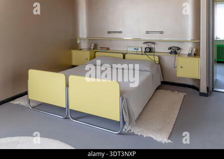 Camera da letto principale della Sonneveld House, Rotterdam, costruita all'inizio del 1930 nello stile funzionale Nieuwe Bouwen (nuovo edificio) di Brinkman en Van der Vlugt. Foto Stock