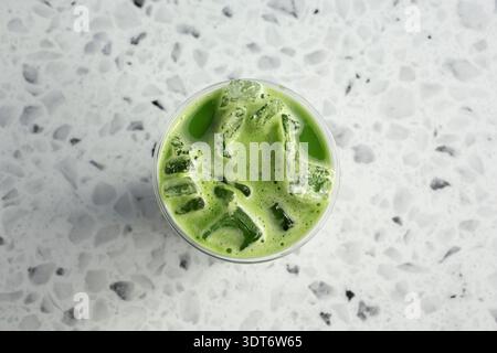Vista dall'alto su una bevanda fredda a base di tè freddo. Foto Stock