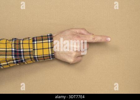 La mano dell'uomo tocca o indica qualcosa. Primo piano Foto Stock