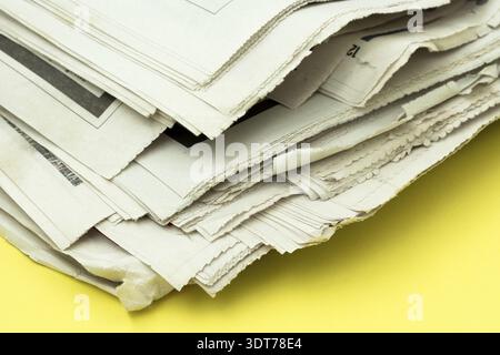 Impilati quotidiani vista ravvicinata Foto Stock